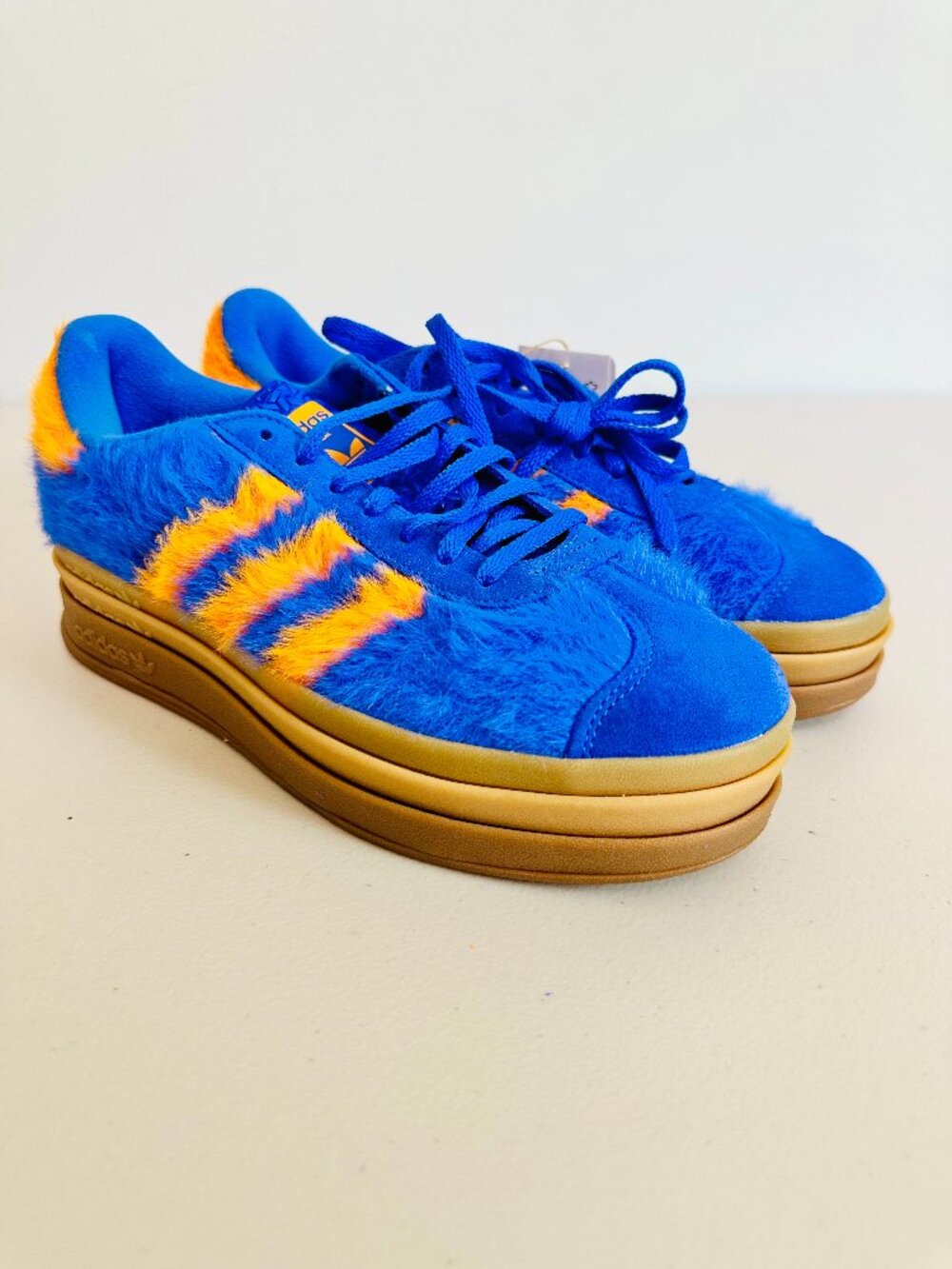 NEW ADIDAS ORIGINALS GAZELLE BOLD BLUE AND ORANGE FURRY SNEAKERS SIZE 9 JS3906